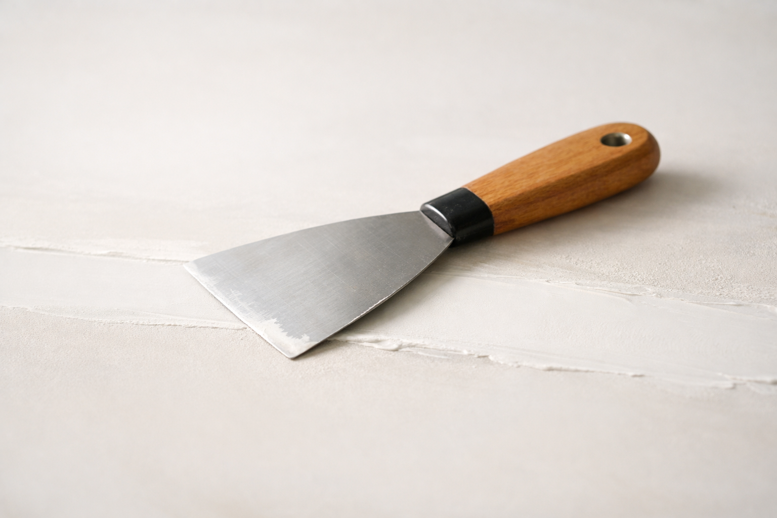 Drywall Repair In Navarre: When To Call A Handyman